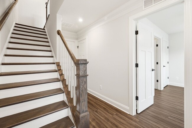 Building Photo - 768 Park Ridge Dr