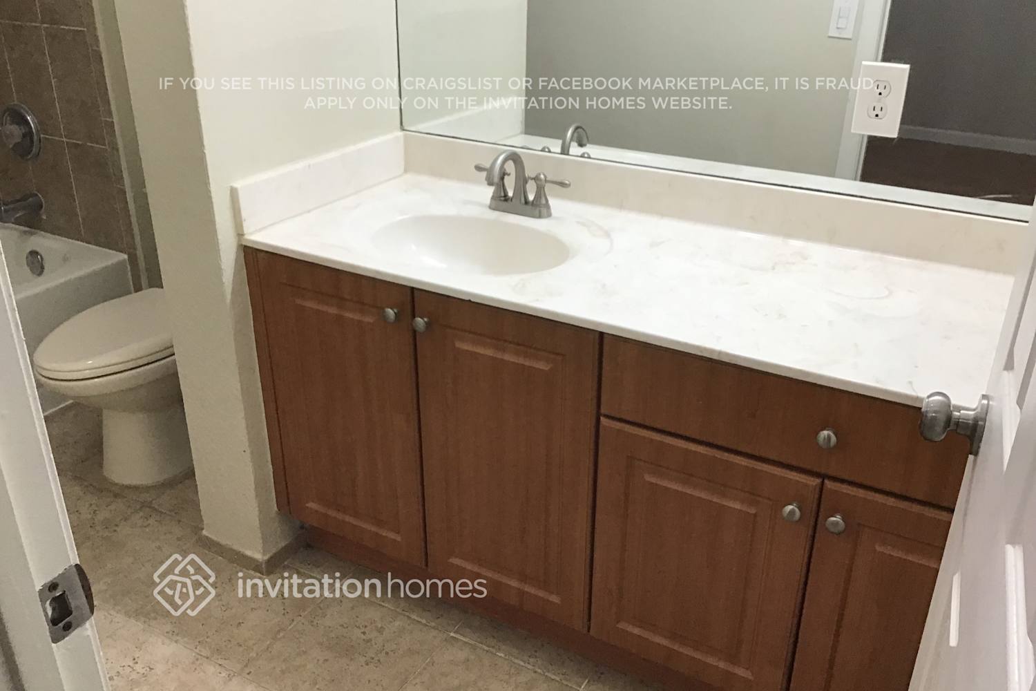 Building Photo - 8899 N Isles Cir