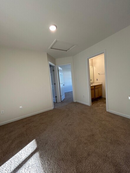 Building Photo - 463 Sweetgrass Dr