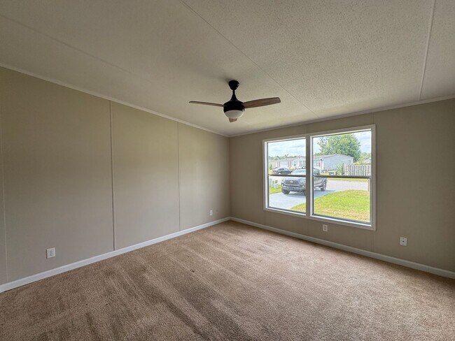 Building Photo - Beautifully Updated 3 Bed 2 Bath Home with...