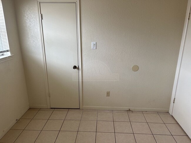 Building Photo - 2608 Jade Rd