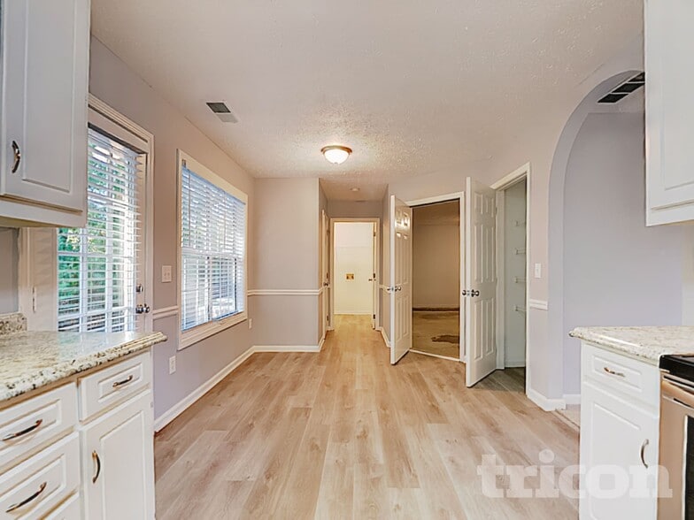 Building Photo - 3940 Michaels Creek Way