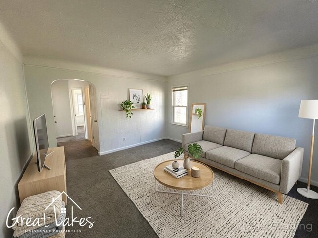 Building Photo - Stunning 3 Bedroom 1 Bathroom now available for rent