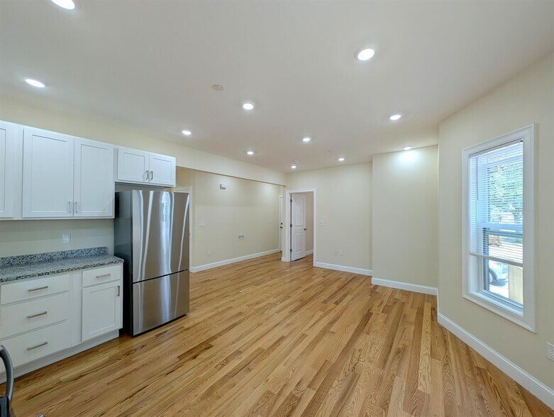 Building Photo - 22 Holyoke Rd