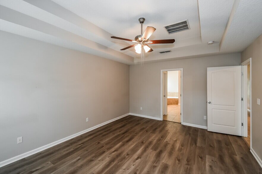 Building Photo - 15809 Canoe Creek Dr