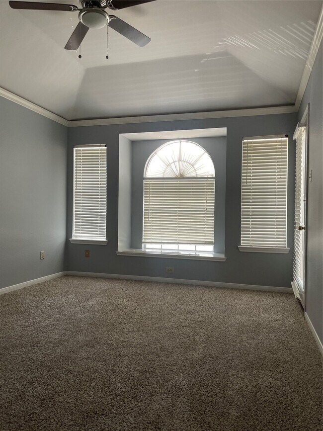 Building Photo - 5515 Strack Rd