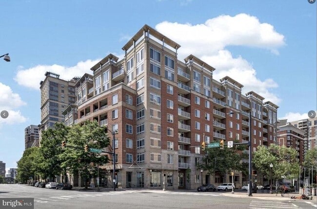 Building Photo - 820 N Pollard St