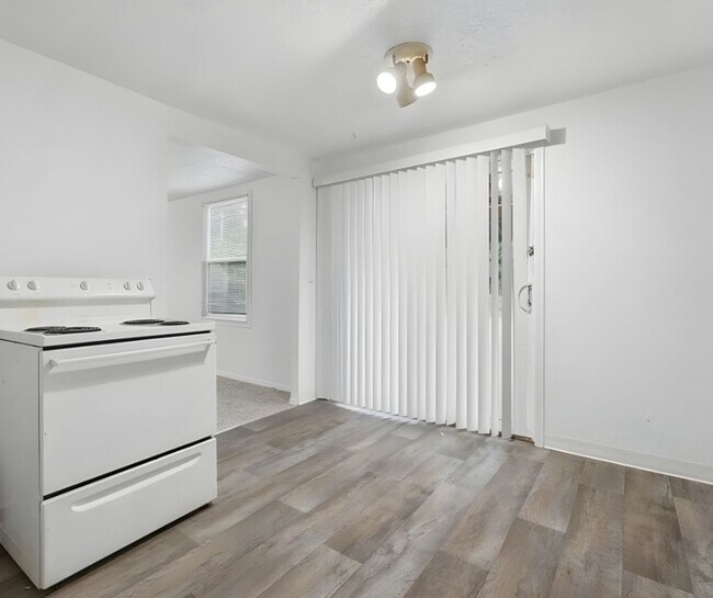 Building Photo - 0125-01