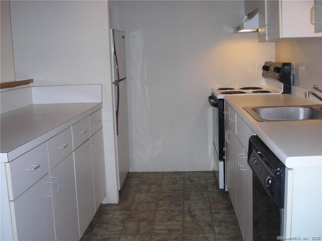Building Photo - 68 Thermos Ave