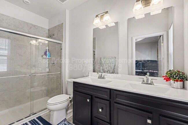 Building Photo - 9306 Mallard Mls Dr