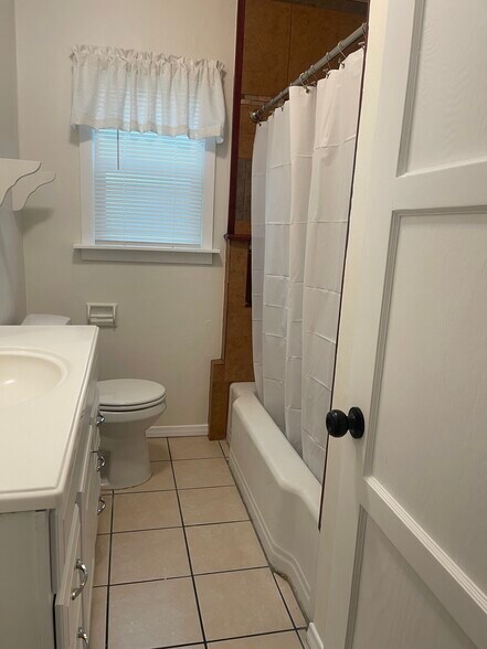 Bathroom - 8991 Burke Ave