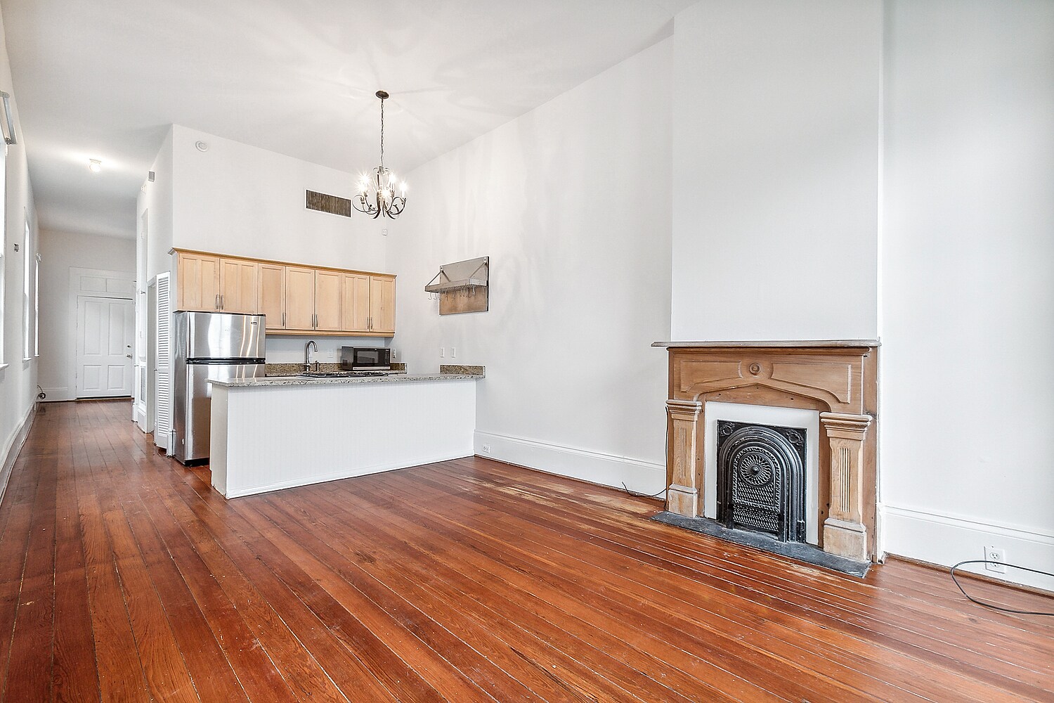 Building Photo - 6072 Annunciation St
