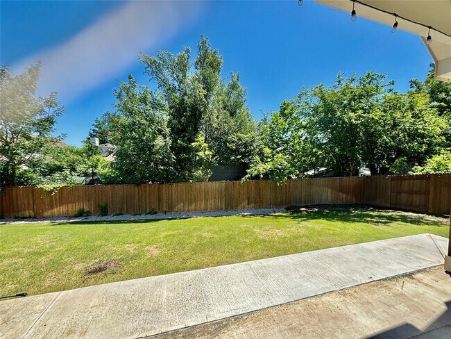 Building Photo - 808 Clear Spring Ln