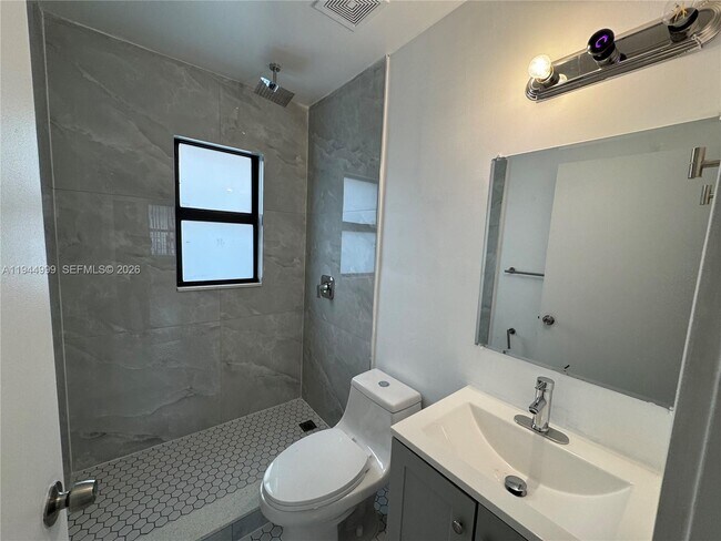 Building Photo - 1969 NW 2nd Ct