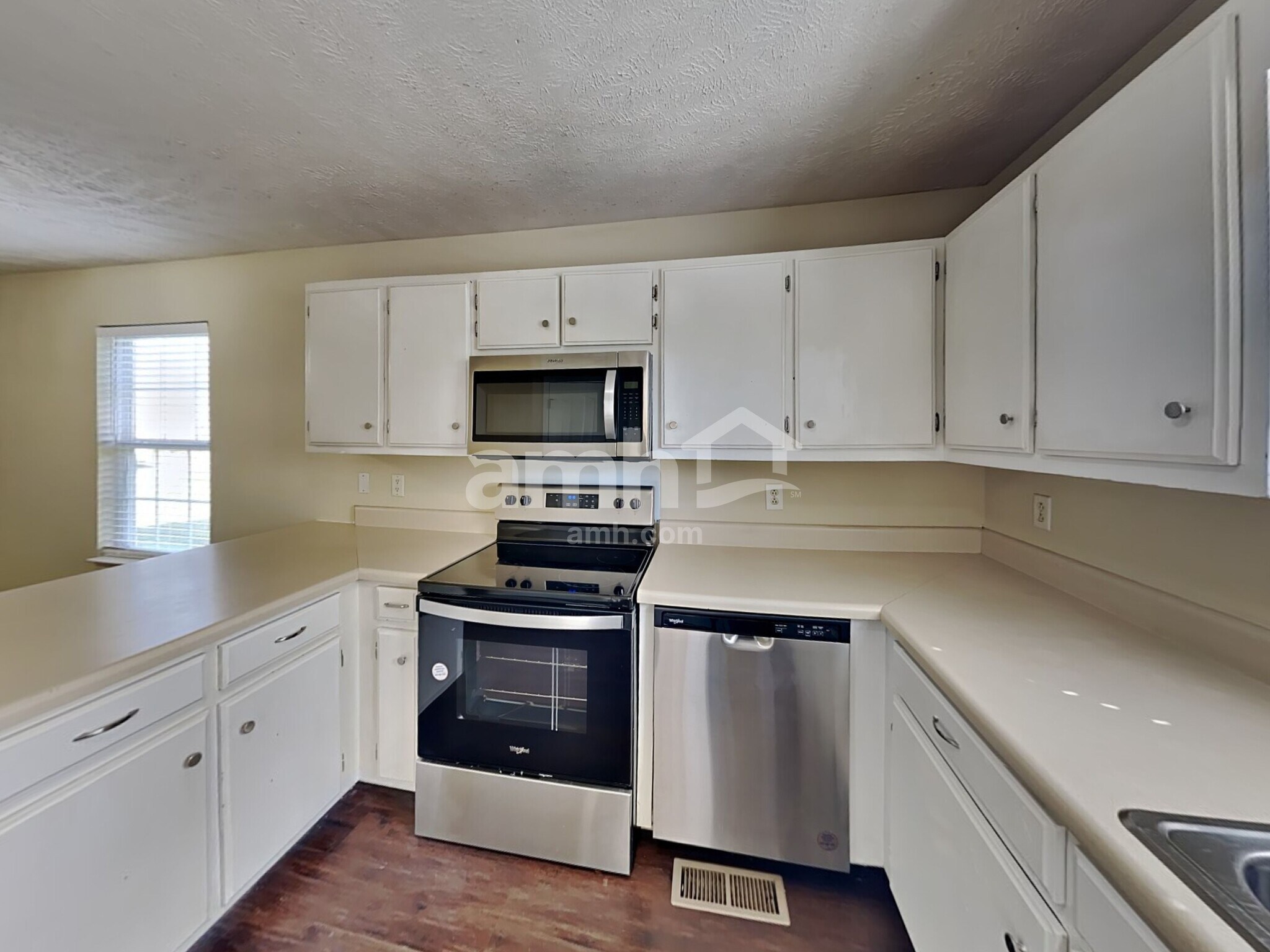 Building Photo - 2825 Islington Dr