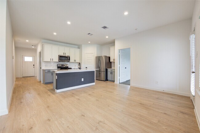 Building Photo - 29910 Ousel Falls Ln