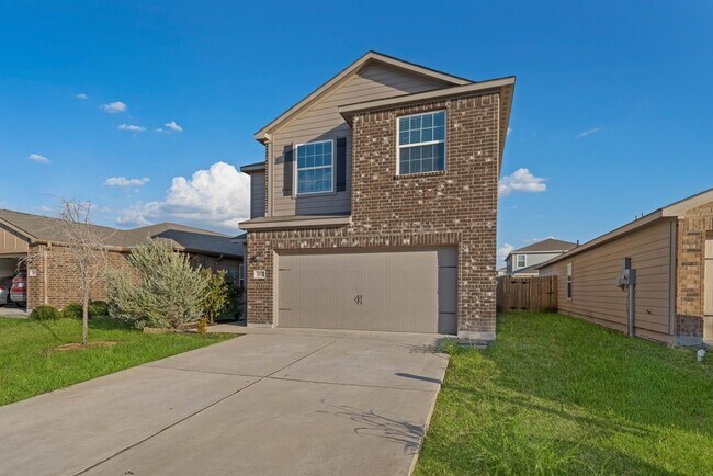 Building Photo - Spacious 3-Bed Townhome with Garage & Fenced Yard in New Braunfels – 1,920 Sq Ft!