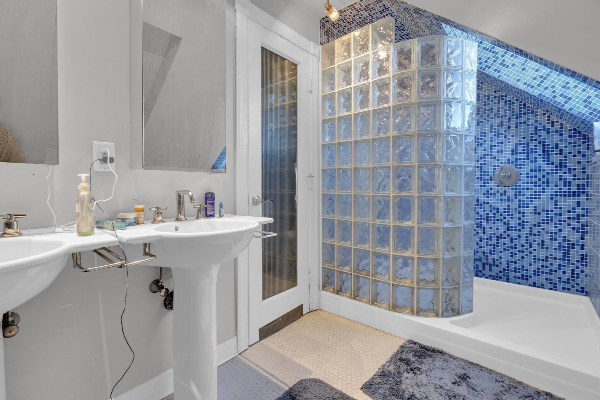 Building Photo - 5 Sachem St