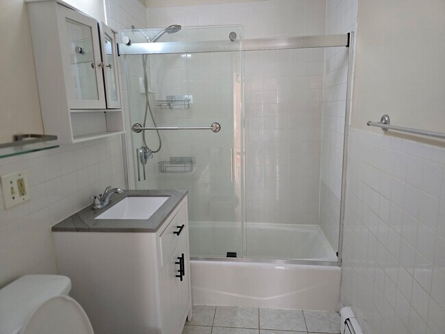 Building Photo - 38 Milton St