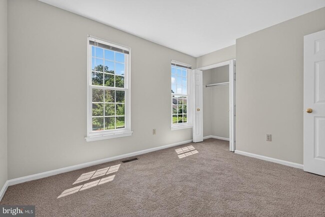 Building Photo - 811 Chatsworth Dr
