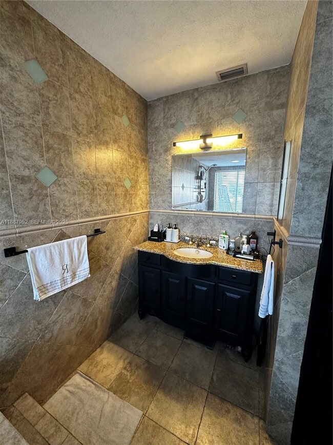 Building Photo - 3971 Coral Springs Dr