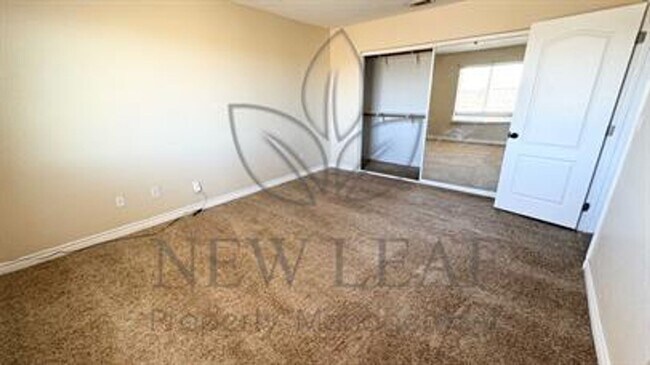 Building Photo - Beautiful 4 bedroom on LARGE private lot in PHELAN