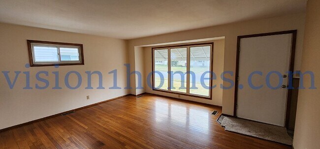 Building Photo - 862 Runyan Ave