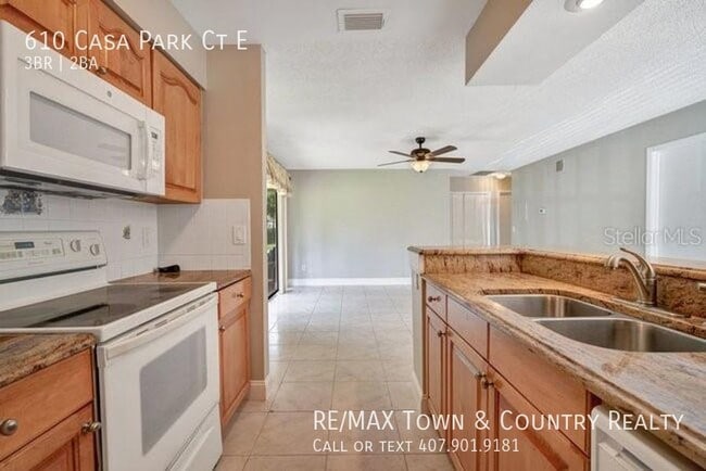 Building Photo - Casa Park Townhome For Rent in Tuscawilla!