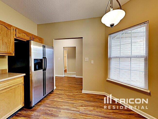 Building Photo - 9897 Lakefield Ln