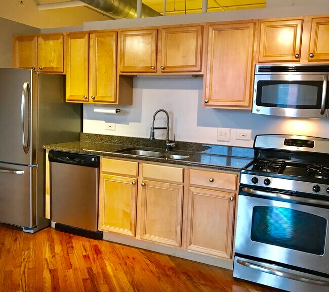 Building Photo - 500 S Clinton St