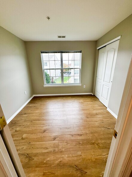 Building Photo - 136 Lionheart Ln