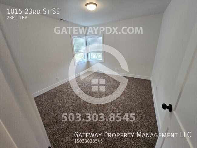 Building Photo - 1015 23rd St SE