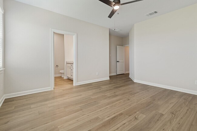 Building Photo - 1031 Rosewood Trl