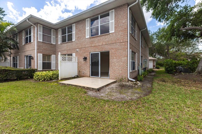 Building Photo - 6670 Ilex Cir