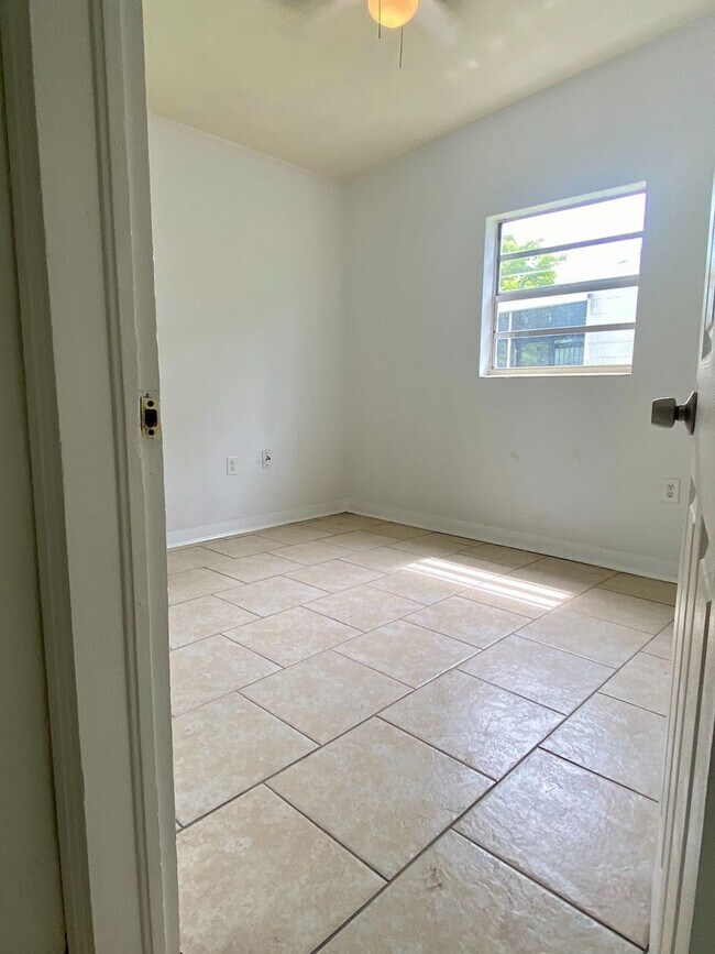 Building Photo - 3 Bedroom / 1 bath Home Now Available for ...