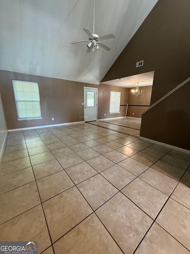 Building Photo - 22 Robins Ct