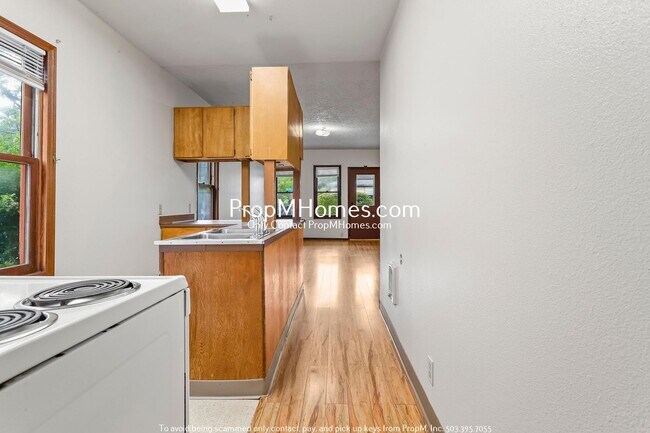 Building Photo - 1102 SE Umatilla St