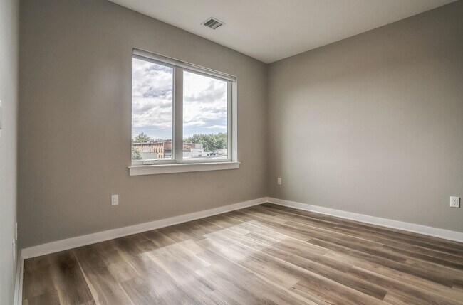 Building Photo - 475 Communipaw Ave