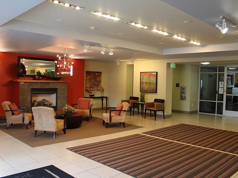 Building Photo - 375 Kirkland Ave