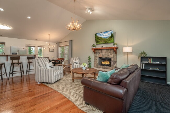 Building Photo - Mountain Lux Home - Centrally Located in Brevard! Furnished Mid- Term Rental Available from Novem...