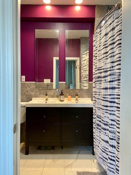 Building Photo - 5 Sheridan Cir