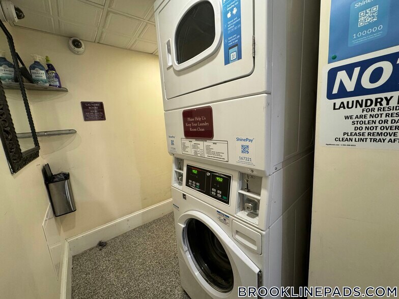 Building Photo - 69 Babcock St