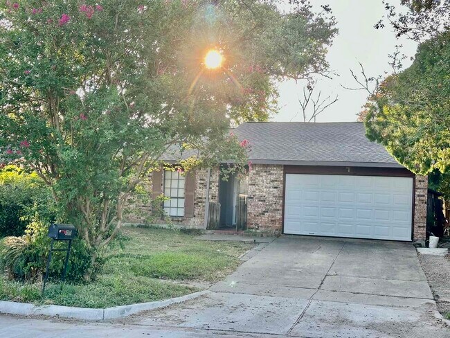 Building Photo - 16118 Lazy Ridge Rd