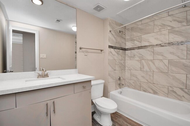 Building Photo - 3225 Woodland Park Dr