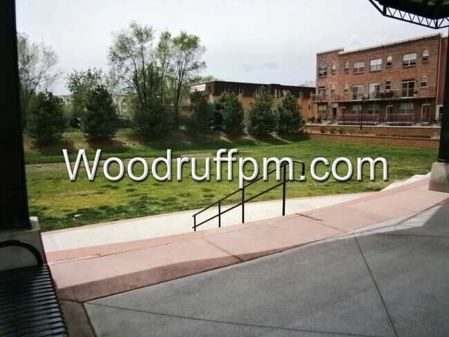 Building Photo - 3 Bed End Unit Townhome near Old Town Arvada