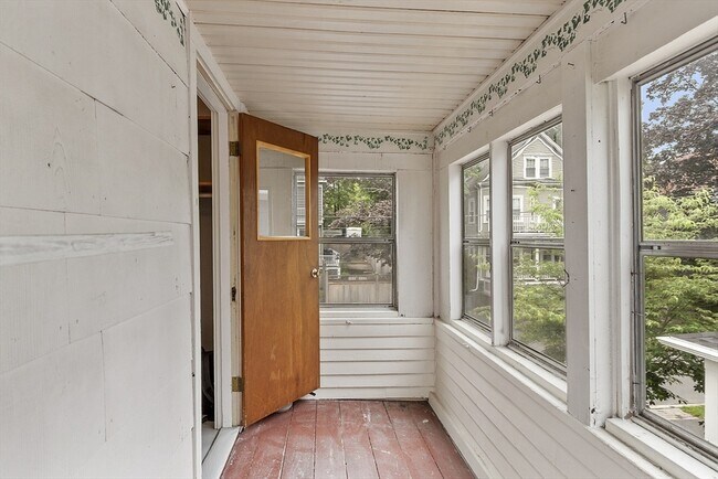 Building Photo - 93 Upham St