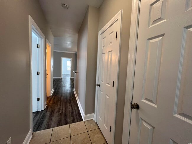 Building Photo - 2057 Silvercrest Dr