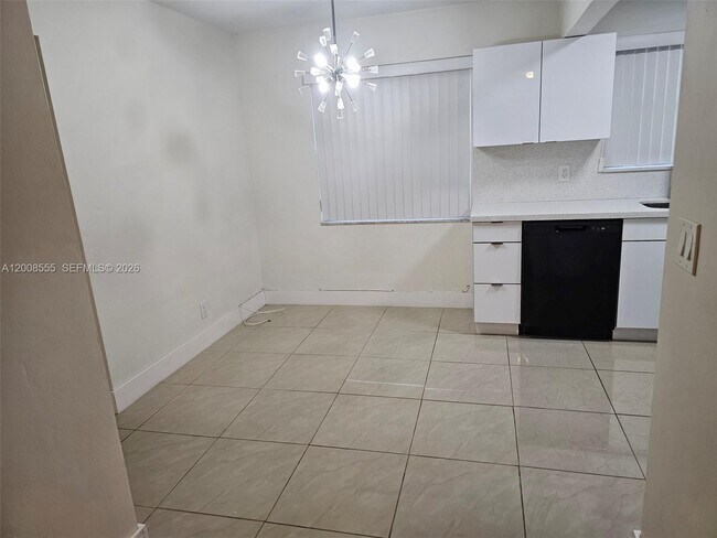Building Photo - 900 Tallwood Ave