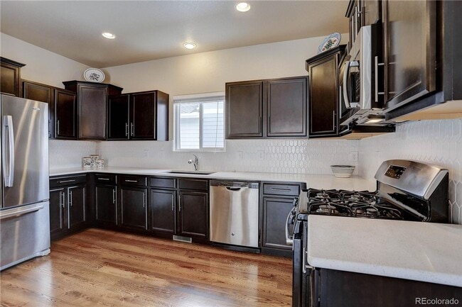 Building Photo - Beautiful 3 Bedroom 3 Bath Home Available ...