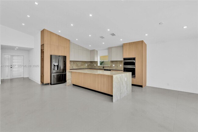 Building Photo - 4967 SW 32nd Way